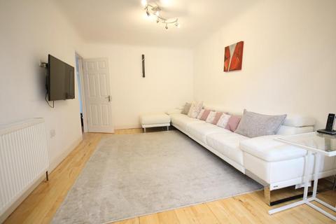 5 bedroom semi-detached house to rent, Edgware HA8