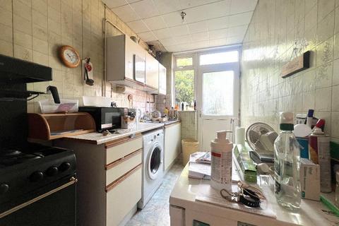 3 bedroom terraced house for sale, Chester Avenue, Challney, Luton, Bedfordshire, LU4 9SQ