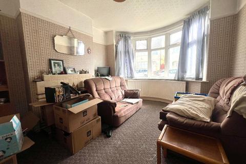 3 bedroom terraced house for sale, Chester Avenue, Challney, Luton, Bedfordshire, LU4 9SQ