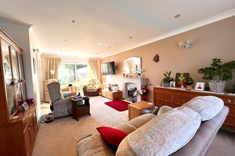 3 bedroom detached house for sale, Truro Gardens, Icknield, Luton, Bedfordshire, LU3 2AP