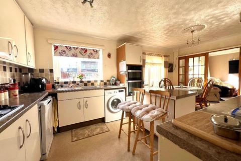 3 bedroom detached house for sale, Truro Gardens, Icknield, Luton, Bedfordshire, LU3 2AP