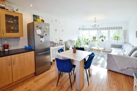 2 bedroom flat for sale, Rosefinch Road, West Timperley, Altrincham, Cheshire, WA14