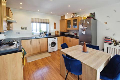 2 bedroom flat for sale, Rosefinch Road, West Timperley, Altrincham, Cheshire, WA14