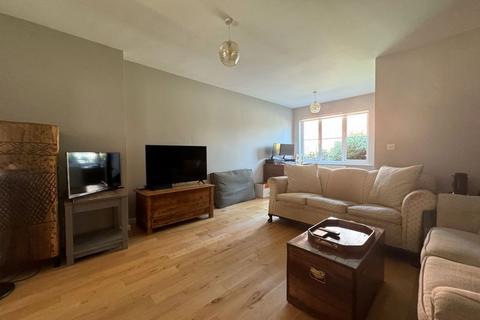 3 bedroom property to rent, Wey Gardens, Haslemere