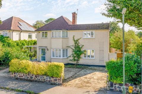 4 bedroom detached house to rent, Beech Close, Hersham, Walton-On-Thames