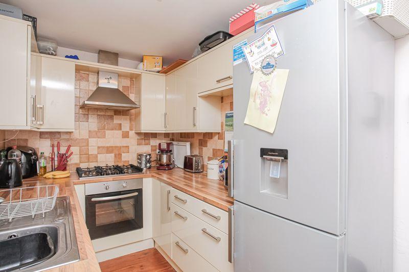 Portway Drive, Croughton NO ONWARD... 2 bed semidetached house for