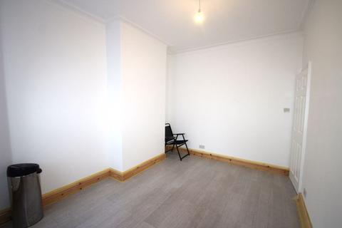 2 bedroom flat to rent, Headstone Gardens, Harrow