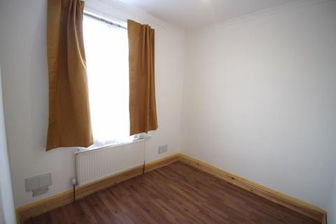 2 bedroom flat to rent, Headstone Gardens, Harrow