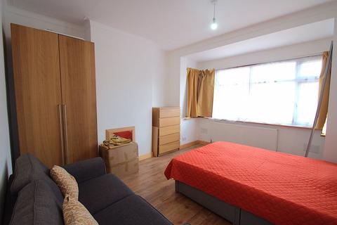 2 bedroom flat to rent, Headstone Gardens, Harrow