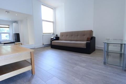 2 bedroom flat to rent, Sidney Avenue, Palmers Green N13