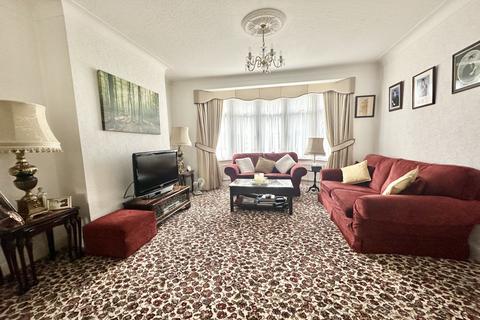 4 bedroom terraced house for sale, Beattyville Gardens, Barkingside, Ilford, Essex