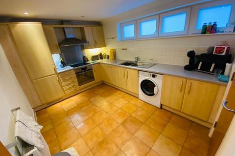 2 bedroom flat to rent, William Cawley Mews, Broyle Road