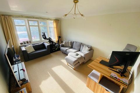 2 bedroom flat to rent, William Cawley Mews, Broyle Road