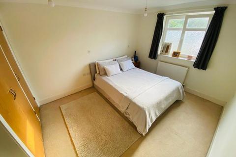 2 bedroom flat to rent, William Cawley Mews, Broyle Road