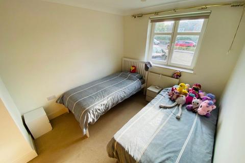 2 bedroom flat to rent, William Cawley Mews, Broyle Road