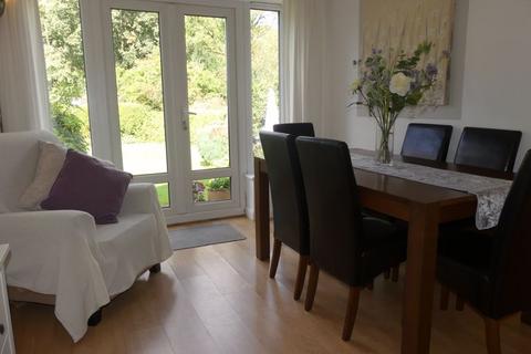 100 Trent Road, Shaw, Oldham, OL2 7QH