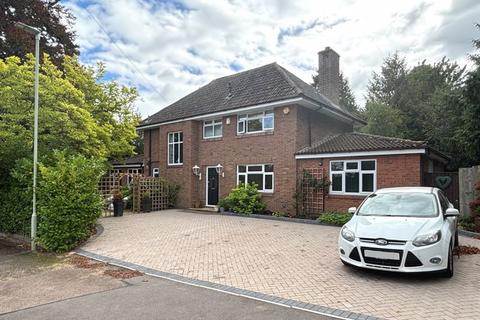 4 bedroom detached house for sale, Kenilworth Avenue, Gloucester