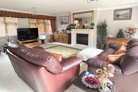 4 bedroom detached house for sale, Kenilworth Avenue, Gloucester