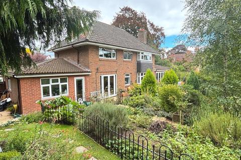 4 bedroom detached house for sale, Kenilworth Avenue, Gloucester