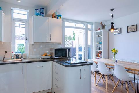 32 Elmdene, Surbiton, KT5 9PW