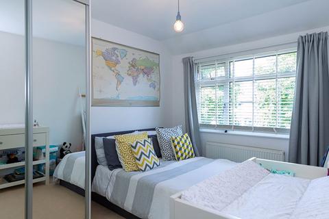 32 Elmdene, Surbiton, KT5 9PW
