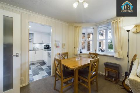 2 bedroom apartment for sale, Avenue Court, Westgate, Bridlington YO16