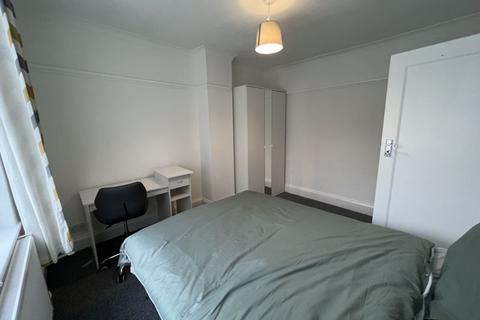 Flat share to rent, Further Green Road, London