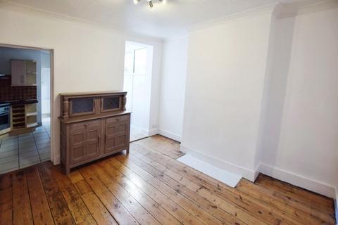 3 bedroom house to rent, Howard Avenue, Queens Park Area, Bedford