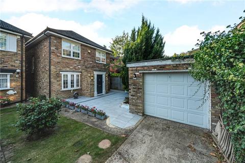 3 bedroom detached house for sale, Braeside Close, Pinner, Middlesex