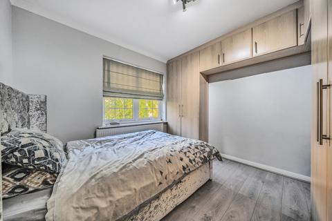5 Braeside Close, Pinner, HA5 4HH