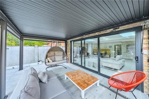 5 Braeside Close, Pinner, HA5 4HH