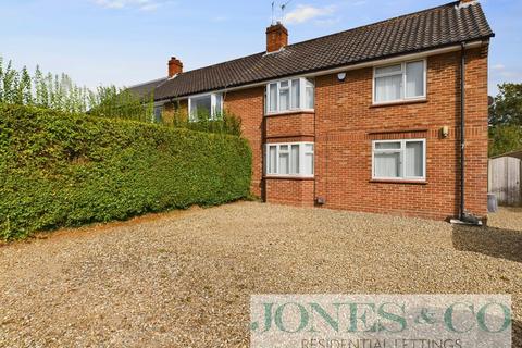 3 bedroom terraced house to rent, St Andrews Way