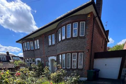 5 bedroom semi-detached house to rent, Saddlescombe Way, London