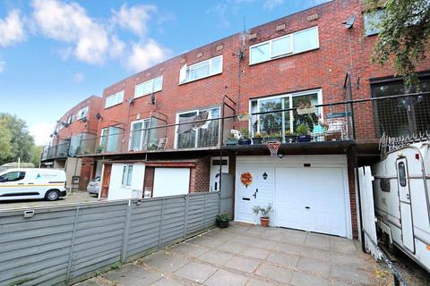 3 bedroom terraced house for sale, Waterside, Peartree Bridge, Milton Keynes, Buckinghamshire, MK6