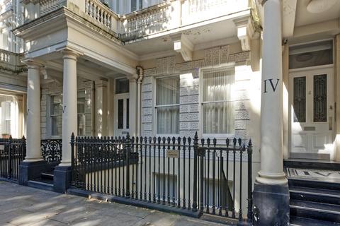 Queen's Gate, London, SW7
