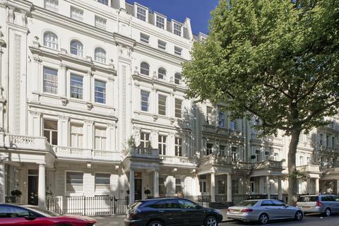 Queen's Gate, London, SW7