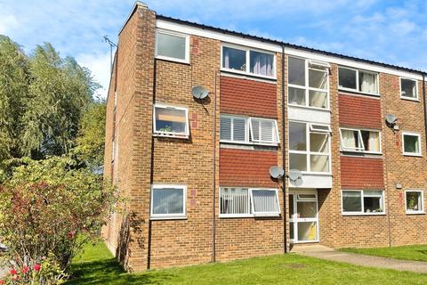 2 bedroom flat for sale, Francis Close, Hitchin, SG4