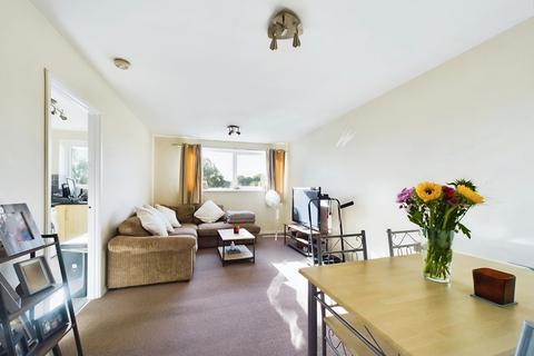 2 bedroom flat for sale, Francis Close, Hitchin, SG4