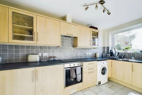 2 bedroom flat for sale, Francis Close, Hitchin, SG4