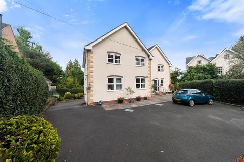 2 bedroom flat for sale, Priory Road, Malvern, WR14 3DB