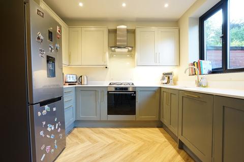 33 Clough Lane, Grasscroft, Oldham, OL4 4EW