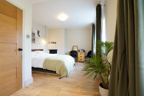 33 Clough Lane, Grasscroft, Oldham, OL4 4EW