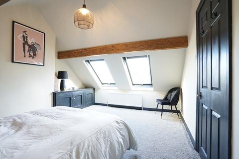 33 Clough Lane, Grasscroft, Oldham, OL4 4EW