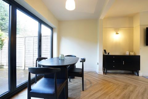 33 Clough Lane, Grasscroft, Oldham, OL4 4EW