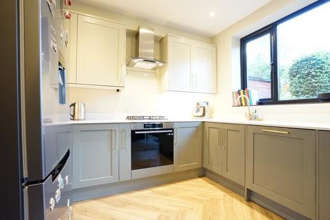 33 Clough Lane, Grasscroft, Oldham, OL4 4EW