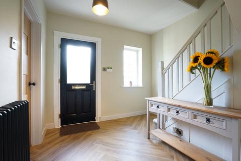 33 Clough Lane, Grasscroft, Oldham, OL4 4EW