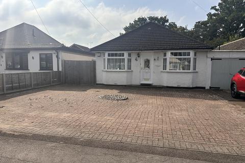 3 bedroom bungalow for sale, Woodlands Avenue, Reading RG5