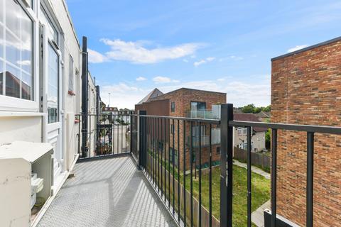 19 The Holt, Morden, SM4 5AP