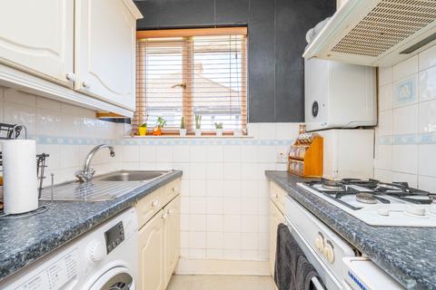 2 bedroom maisonette for sale, Lynmouth Avenue, Morden SM4