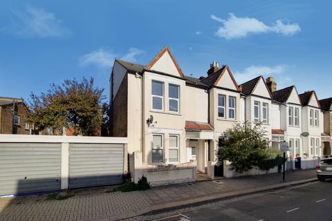 4 bedroom house to rent, Pevensey Road, Tooting SW17